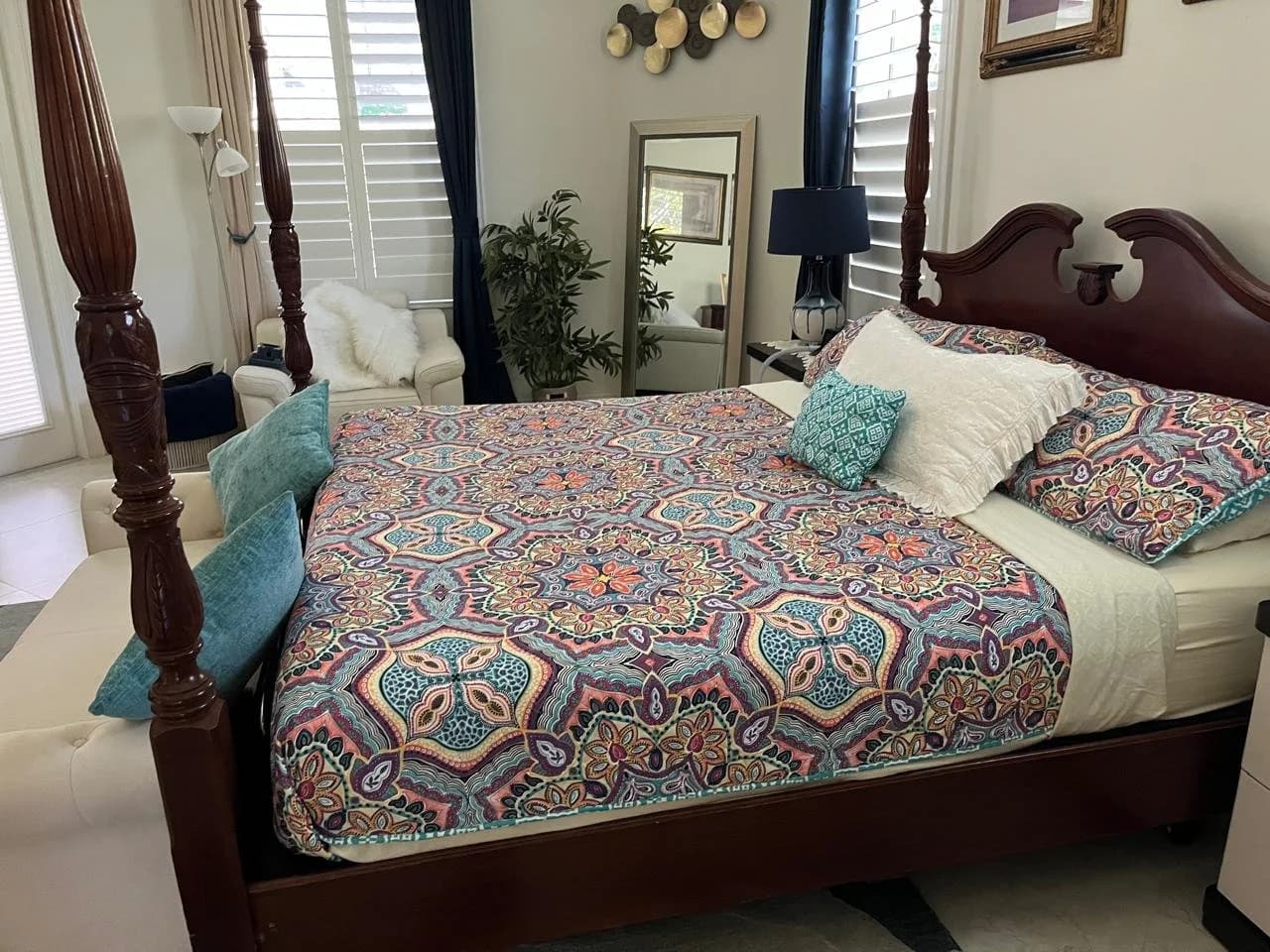 Professional cleaning results - spotless bathroom in Palm Beach County home